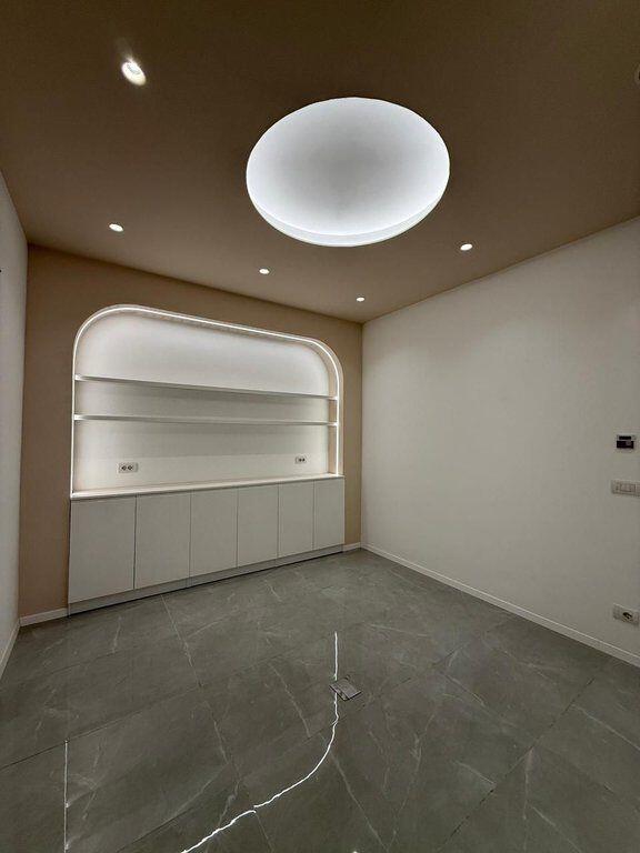 Qera, Ambient Biznesi, Jordan Misja, Tiranë.