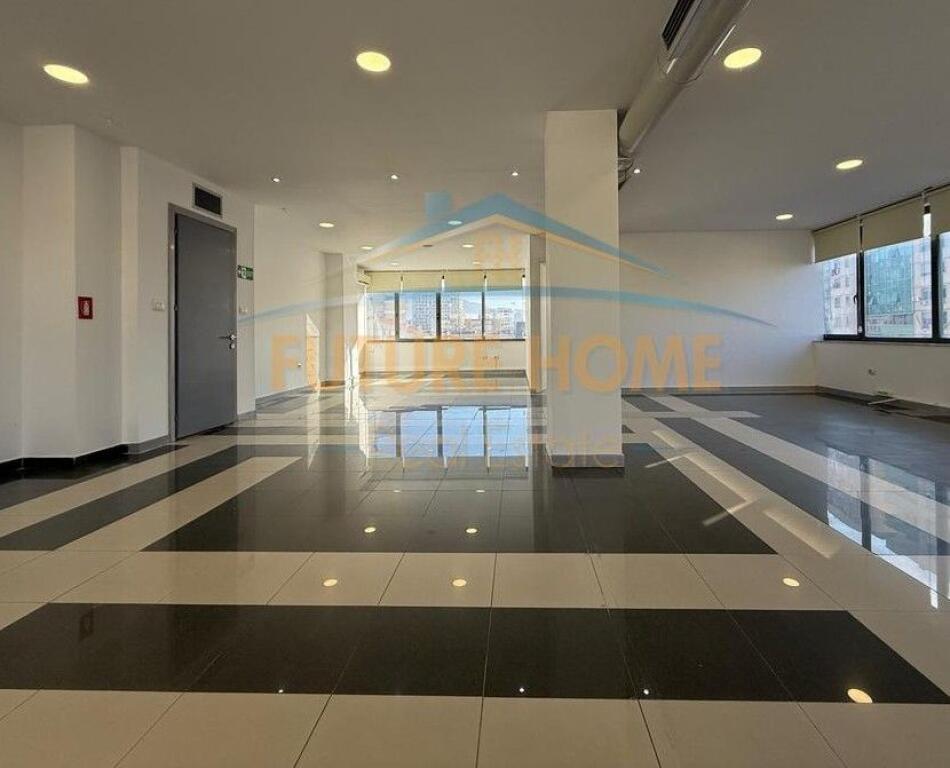 Qira, Ambient per zyra, Zogu i Zi