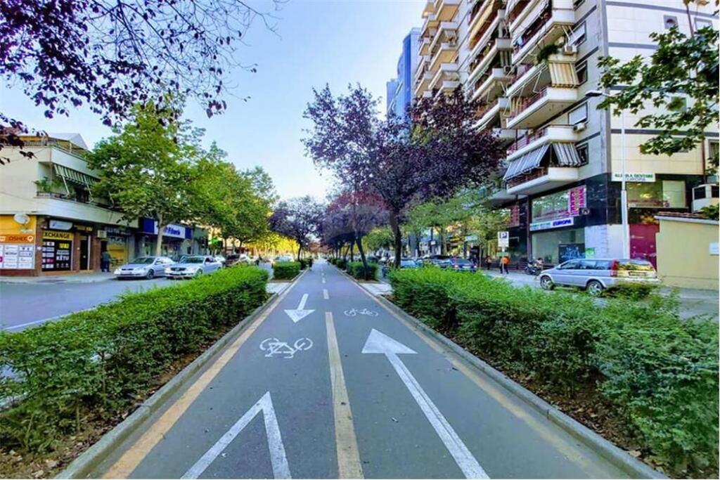 Super objekt ne shitje ne Rr. e "Kavajes"!