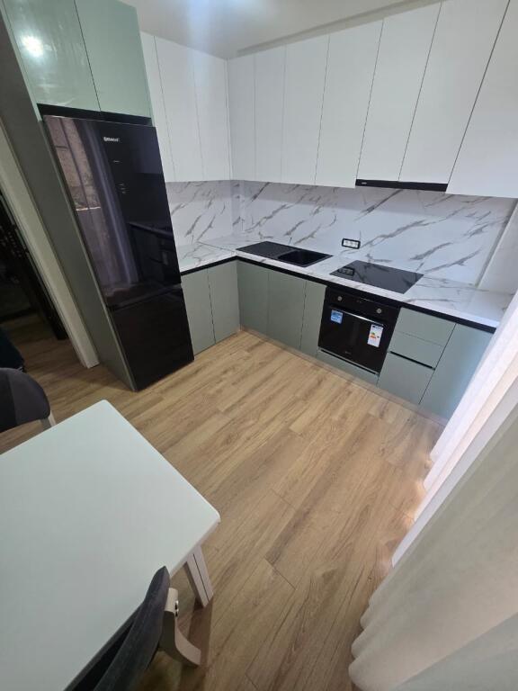 Shitet Apartament 2+1