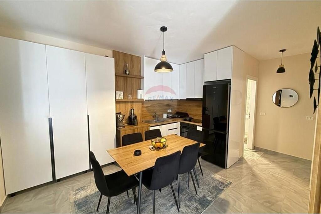 Shitet Apartament 2+1, Kompleksi Tom Doshi!