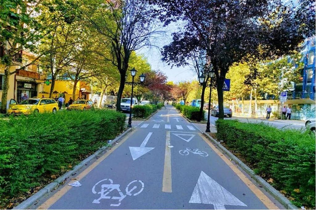 Super objekt ne shitje ne Rr. e "Kavajes"!