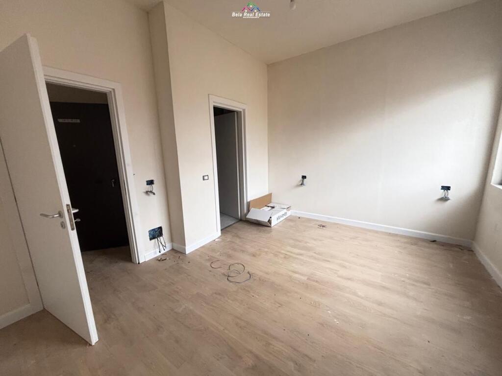 Ufficio in Affitto 2+1+2 Vicino a Vasil Shanto (ID BZ2782) Tirana