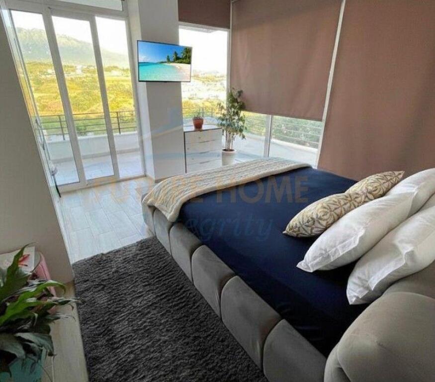 Qera, Vilë 2-Katëshe me pishinë, Farkë, Tiranë.