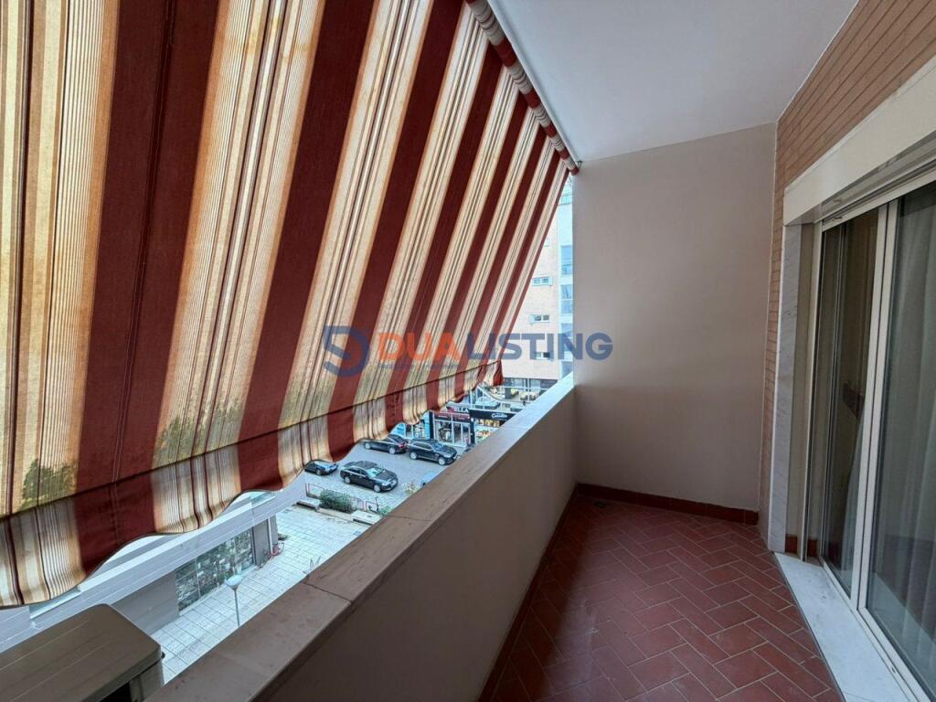 Appartamento 2+1 in affitto presso Komuna e Parisit!