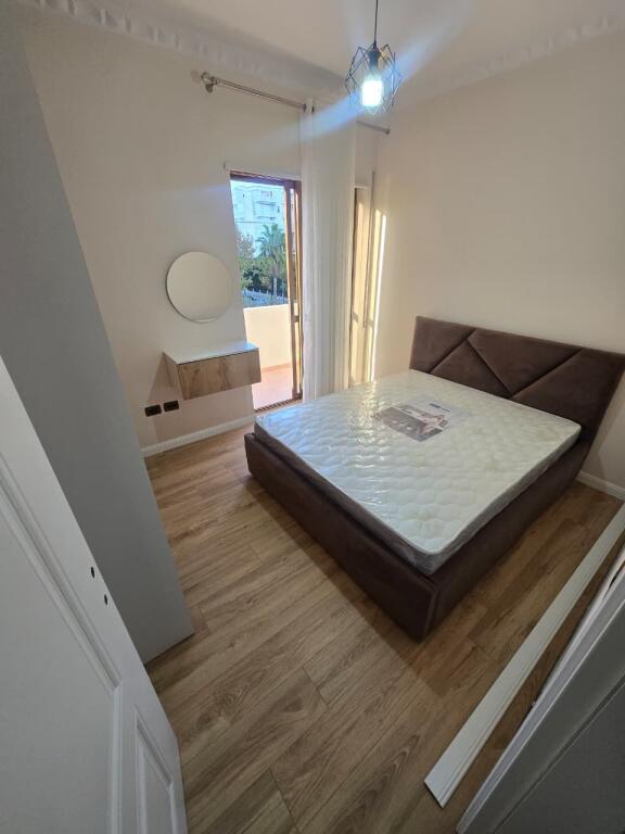 Shitet Apartament 2+1