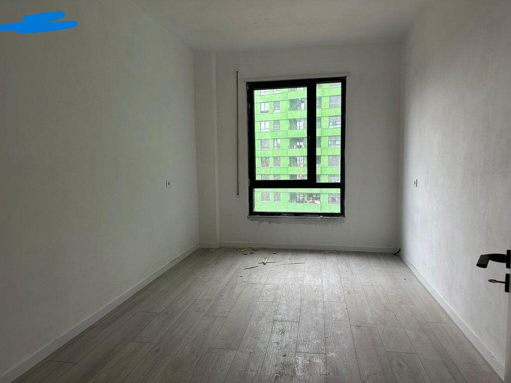 Apartament 3+1+2 për shitje në Rrugën 5 Maji 180,000 €