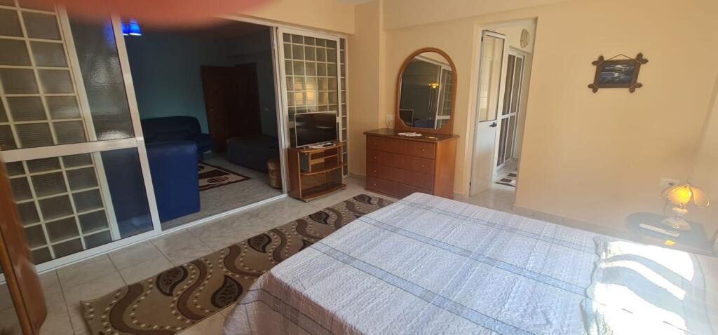 🏠 APARTAMENT ME QERA PRANË UNIVERSITETIT ZKM