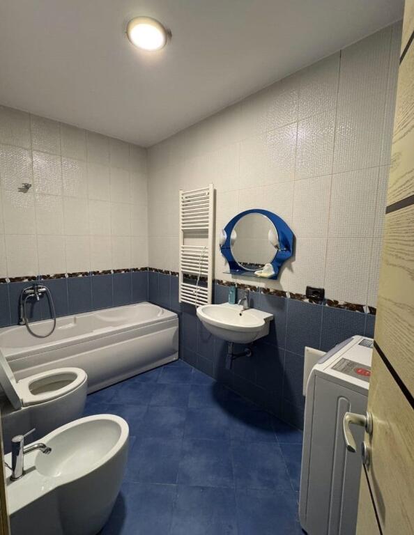 Shitet, Apartament 2+1+2, Oxhaku , Tiranë