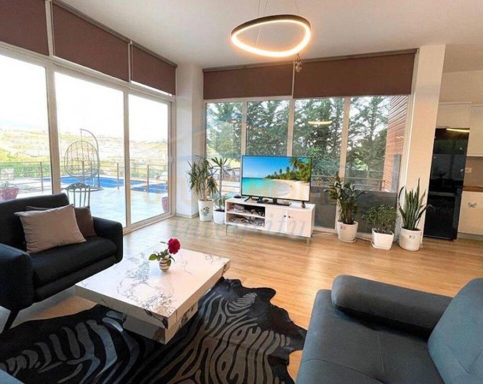 Qera, Vilë 2-Katëshe me pishinë, Farkë, Tiranë.