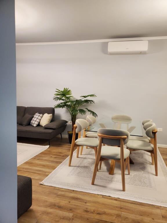 Super ap 2+1 al lago secco (complesso met invest) con posto auto