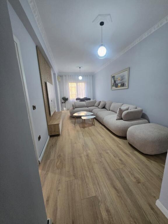 Shitet Apartament 2+1