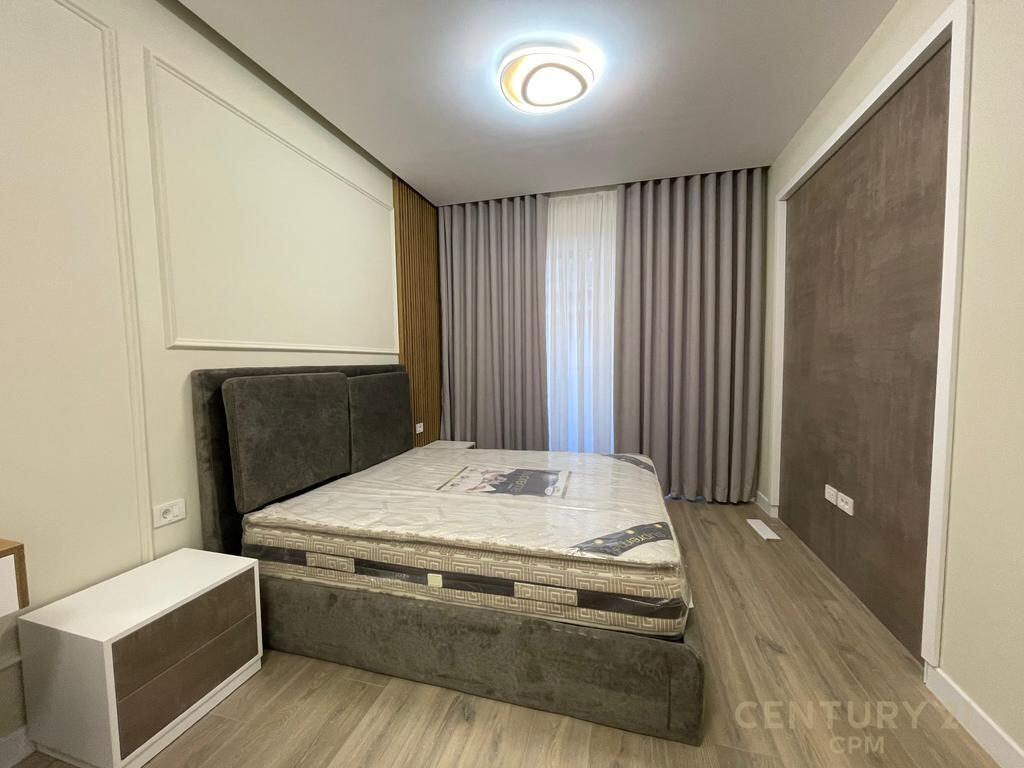 Jepet me Qira Apartament Luksoz 2+1+2 – Kafe Flora, Qendër