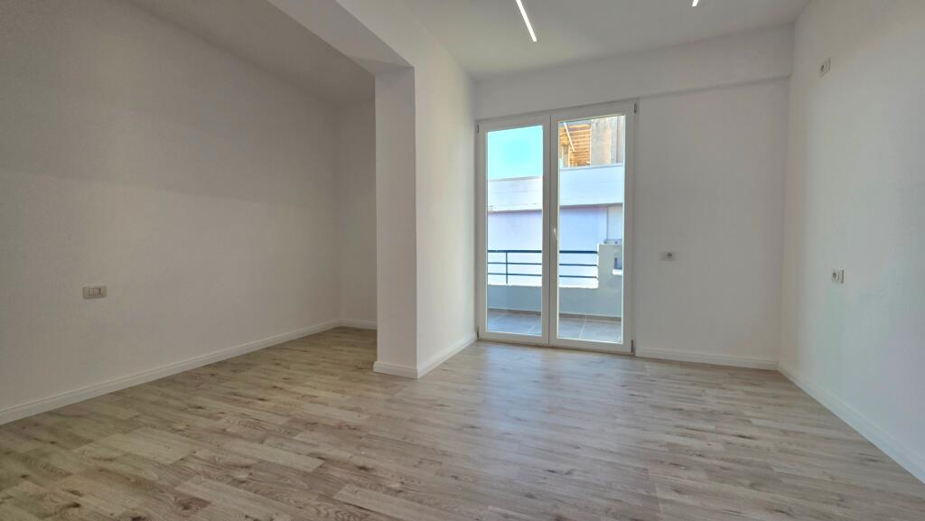 APARTAMENT 1+1 NË SHITJE PRANË PALESTRËS SË MUNDJES, VLORE