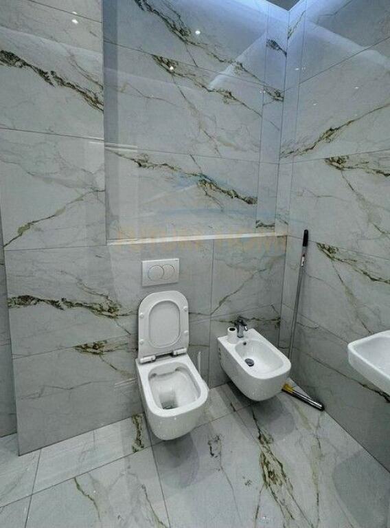 Qera, Ambient+POST PARKIMI, Kompleksi Molla, Bulevardi Migjeni.