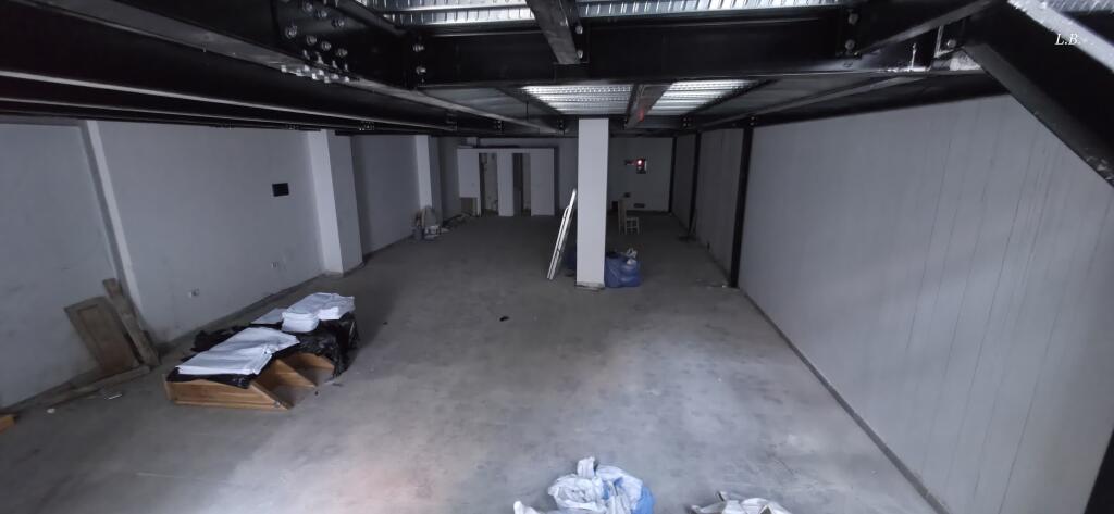 Ambient per zyra tek Kompleksi Usluga