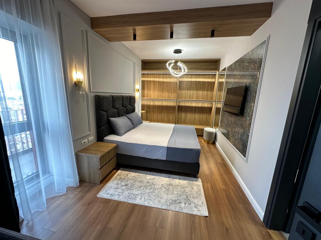 Lux Rent 3+1,140m2,Kavajes Street,Garden Building.