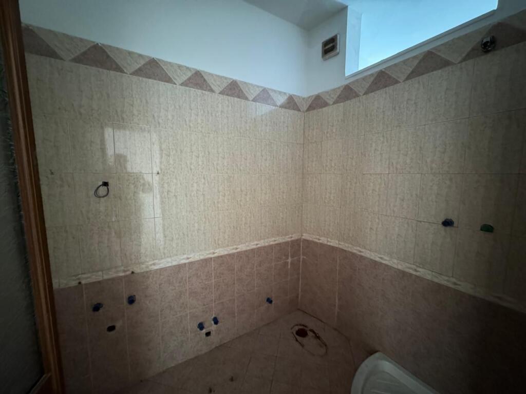 Shitet Apartament 2+1+2+2