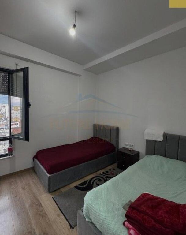 Shitet , Apartament 2+1+2+ Post Parkimi, Porcelan, Tirane