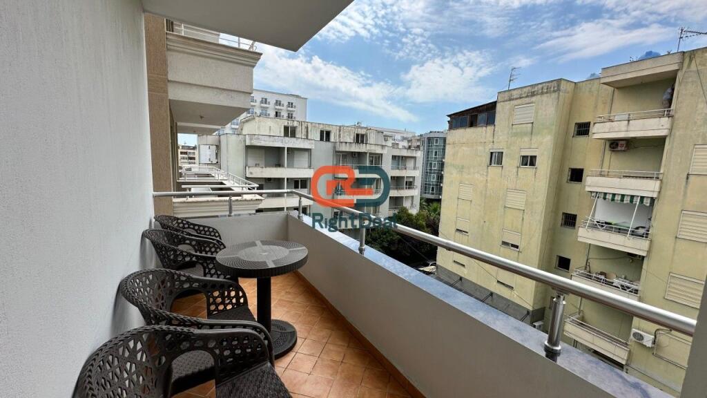 Ne Durres ,Prane Hotel Dolce Vita, Shitet Apartament 1+1, Shume Prane Detit !!