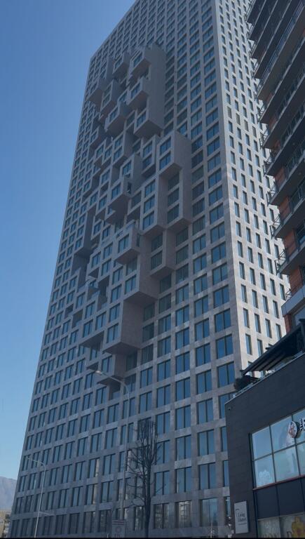 Shitet Apartament 3+1+2 në Downtown One – Zemra e Tiranës