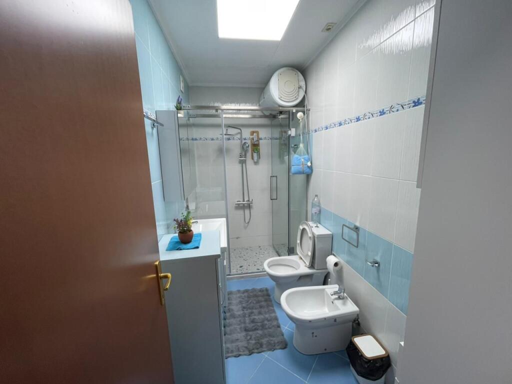 For rent Apt. 3+1+2 + GARAGE Dry Lake