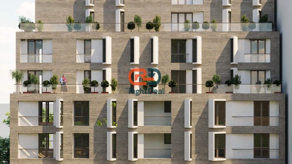 Te Liqeni Thate, Shitet Super Penthouse 3+1+2 Me Verande!!