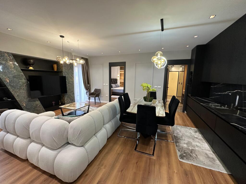 Lux Rent 3+1,140m2,Kavajes Street,Garden Building.