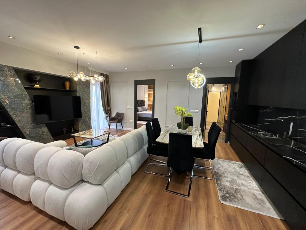 Lux Rent 3+1,140m2,Kavajes Street,Garden Building.