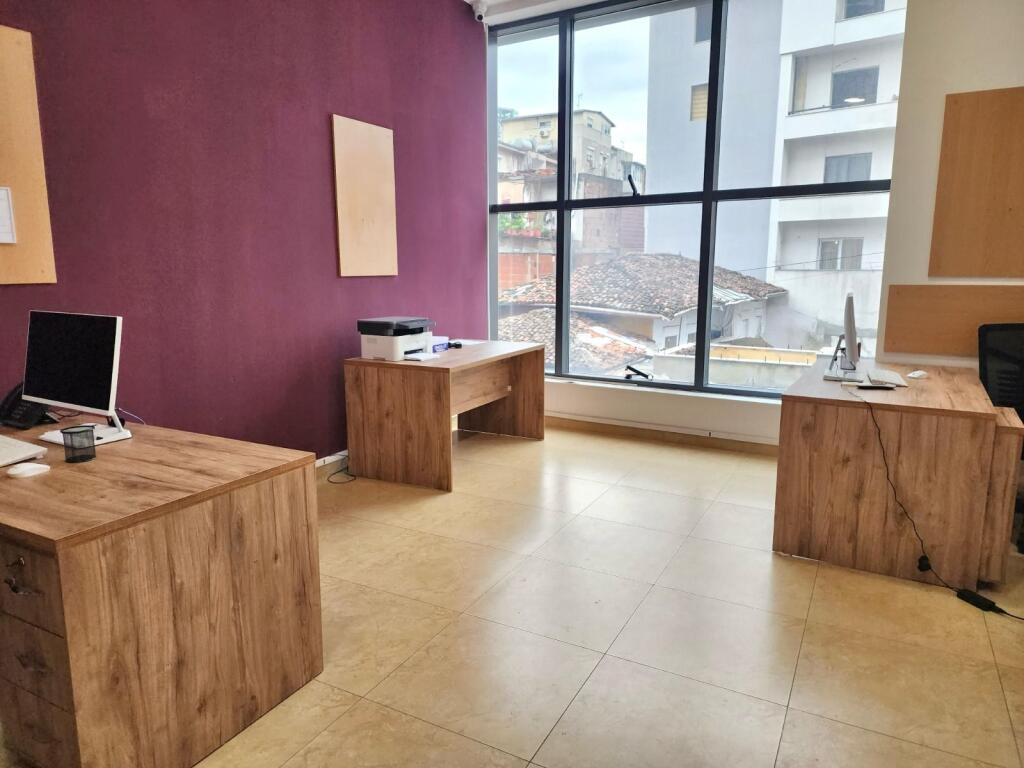 Zyre me Qera:📍 Myslym Shyri - Gjyk. e Larte (kt2) Pllt i Ri - Amb me Ndricim, Kondicioner || 490€/Muaj