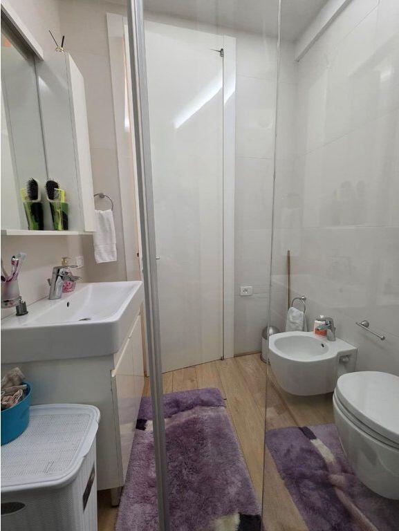Shitet apartament 2+1+2 Komuna e Parisit