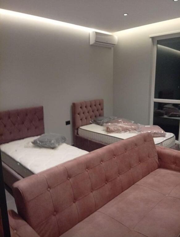 Jepet garsoniere me qira në zonën 5 Maj (concordi) – E sapo mobiluar!