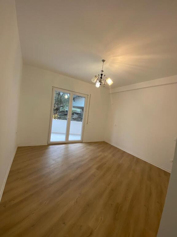 Apartament 2+1 per qira tek Kopshti Botanik.