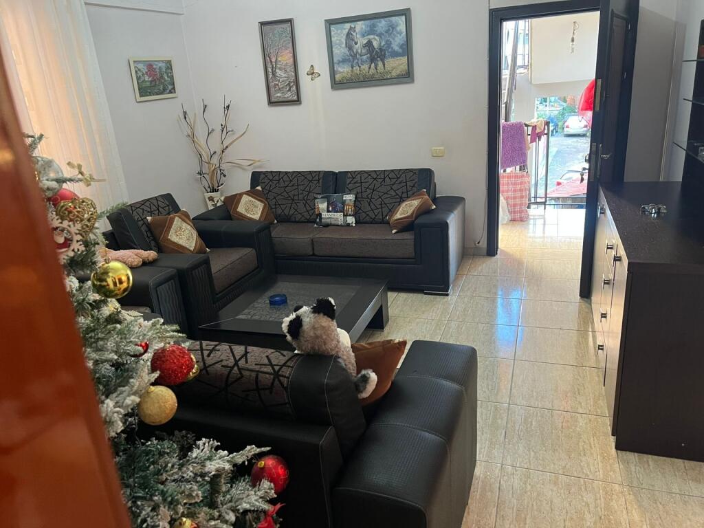 🏠Laprake,prane Cerdhes Nr.30 jepet me qera kati i II-te i nje vile,,2+1,i mobiluar 60,000 Leke