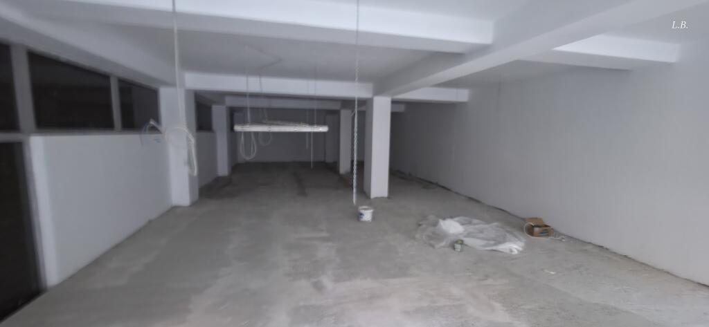 Ambient per zyra tek Kompleksi Usluga