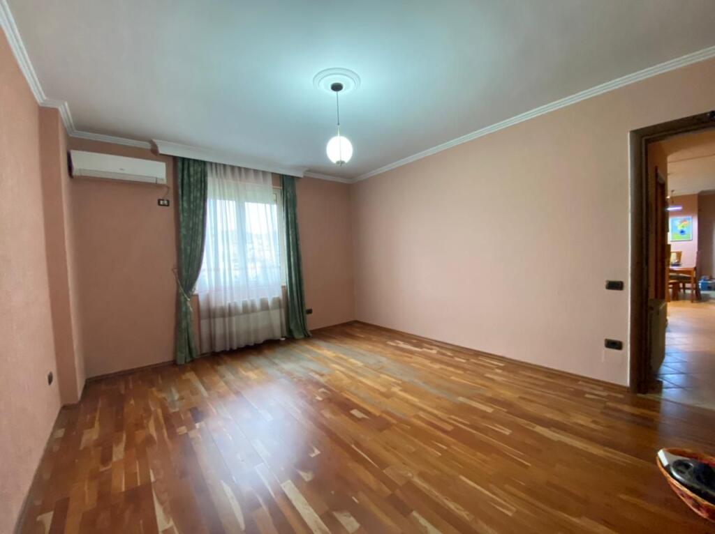 🏠 Jepet me qira apartament 3+1+2