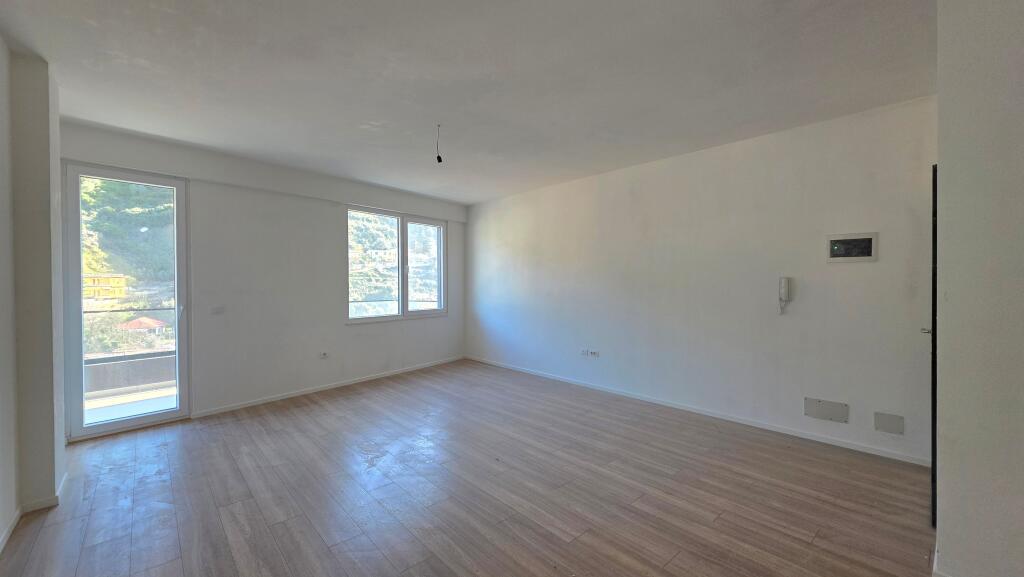 Apartament 1+1 në shitje në Lungomare, Vlorë