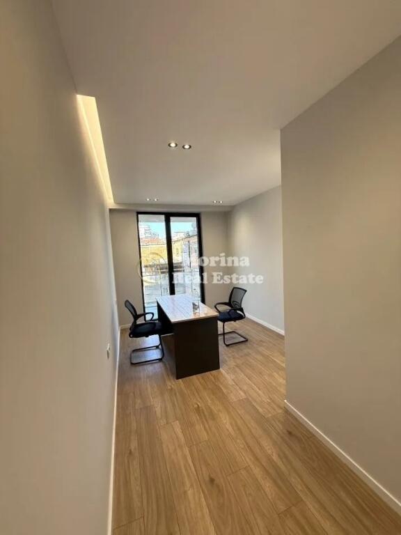 Rent | Business Premises | Mine Peza | 700 €/month