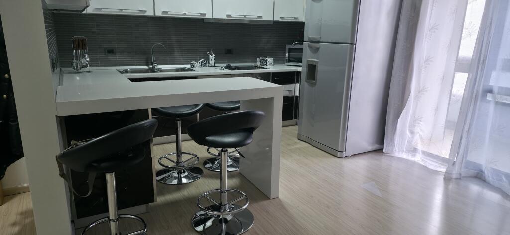 Jepet Apartament 1+1 me Qira te Stadiumi Dinamo.