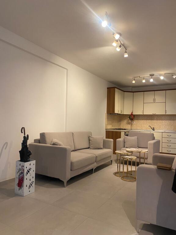 Apartament me qira te Ekspozita !