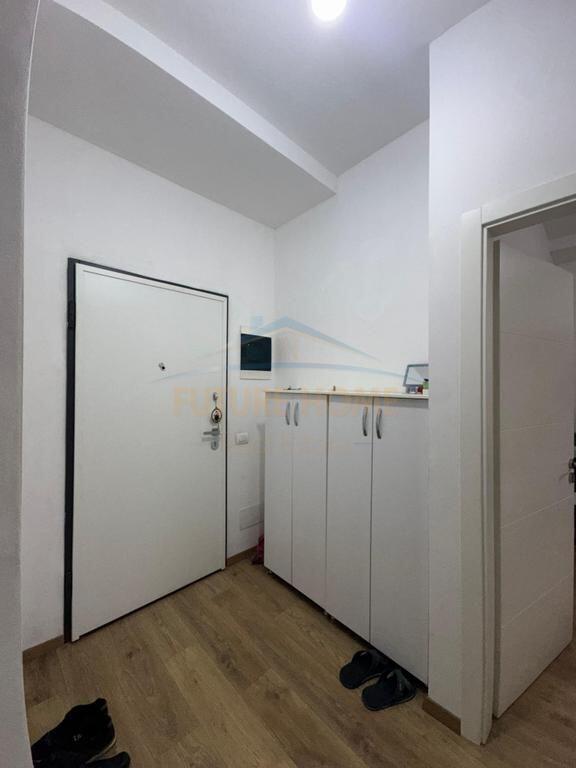 Shitet , Apartament 2+1+2+ Post Parkimi, Perballe UET ne Porcelan, Tirane