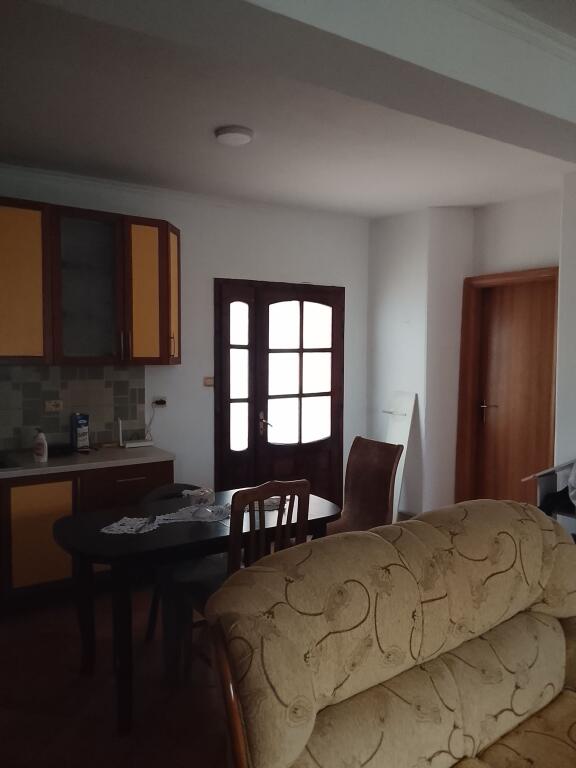 Ndarje qeraje per vajza