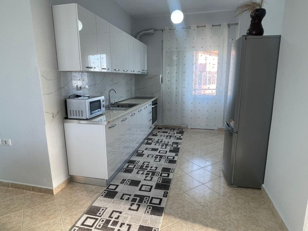 Shkoze Jepet Apartament 2+1 Me Qera Plus Post Parkimi