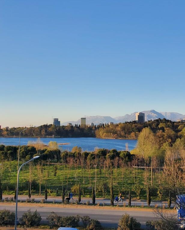 Super ap 2+1 al lago secco (complesso met invest) con posto auto