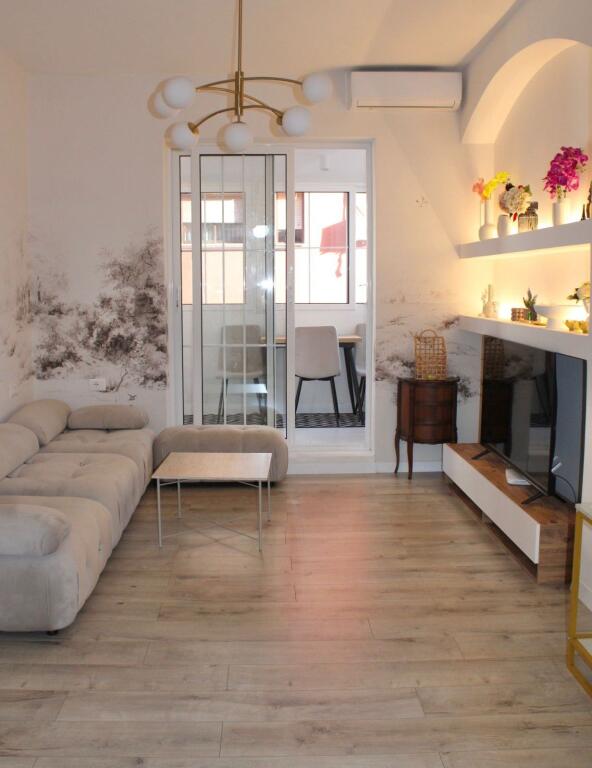 APARTAMENT 2+1 per SHITJE NE BLLOK TE KAFE ROMA  📍Pallatet agimi