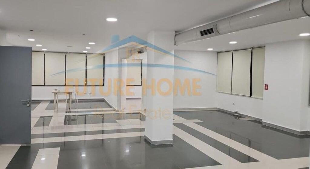 Qira, Ambient per zyra, Zogu i Zi