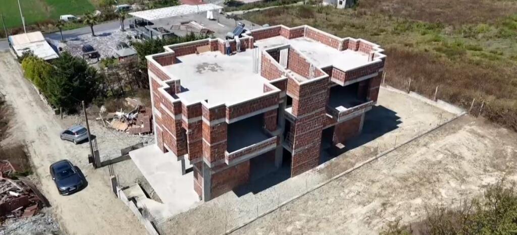 🏡 Vilë 3-Katëshe për Shitje [EKSKLUZIVE] – Gjiri i Lalzit 🌊✨