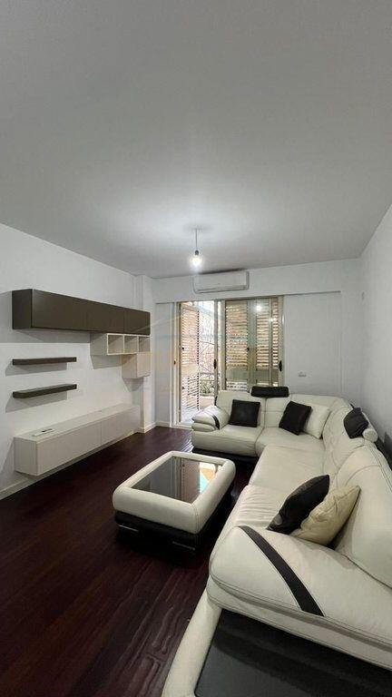 Shitet, Apartament 1+1, Fresku, Tiranë