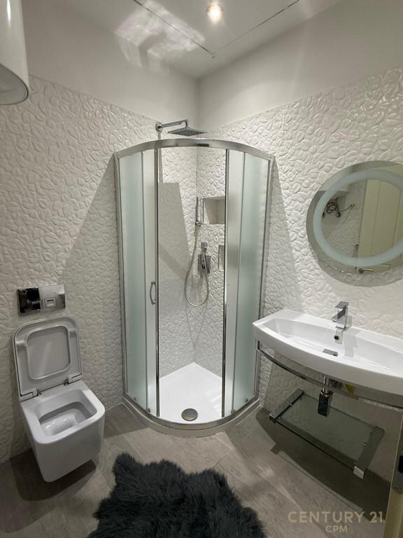 Shitet Apartament 1+1 pranë Kompleksit Delijorgji