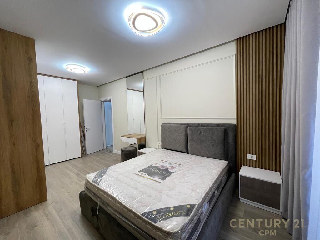 Jepet me Qira Apartament Luksoz 2+1+2 – Kafe Flora, Qendër